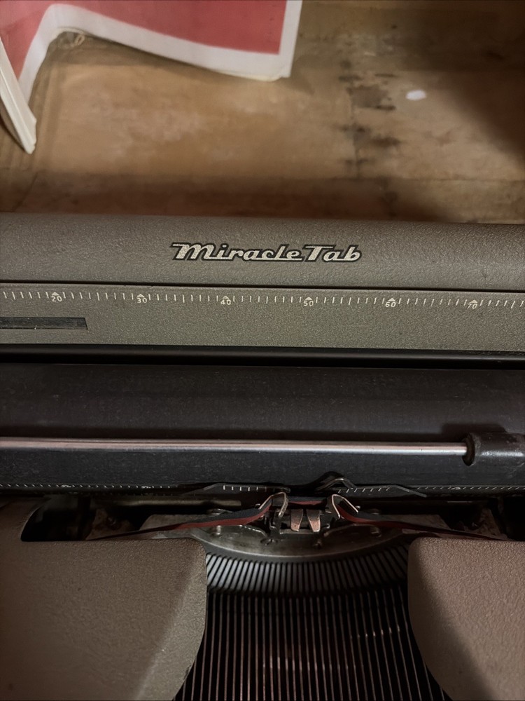 1956 Remington Quiet-Riter typewriter Solid Condition