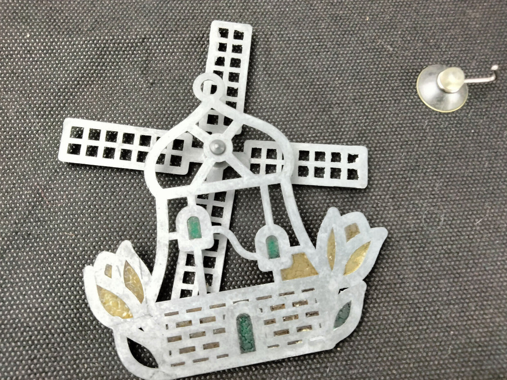 Suncatcher - Dutch Spinning Windmill w/Suction Cup