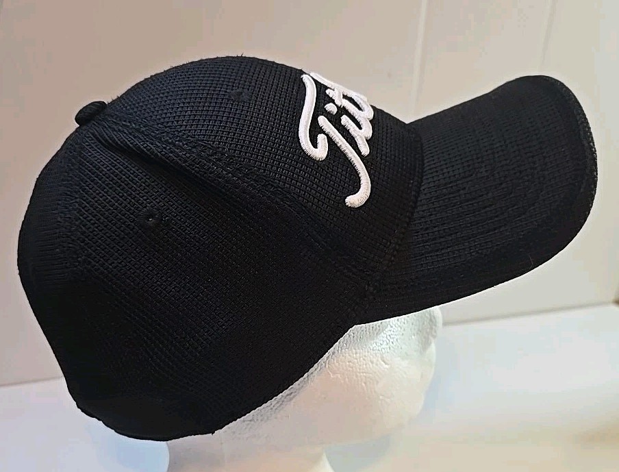 Titleist A-Flex Mens Size Medium / Large Black Fitted Golf Cap Hat