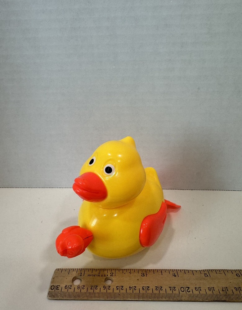 Swimming Duck Pull String Bath Toy
