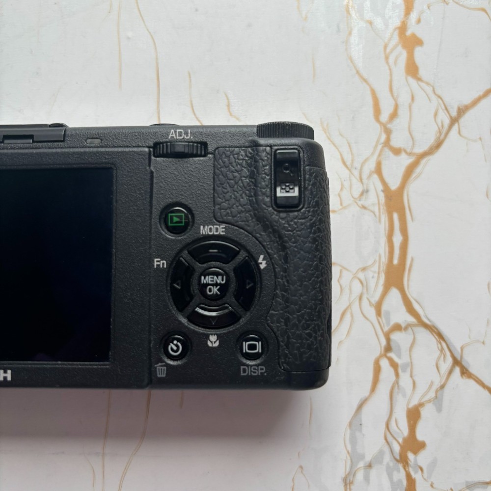 Ricoh GR Digital II GRD2 Compact Self Timer Digital Camera with Accessories