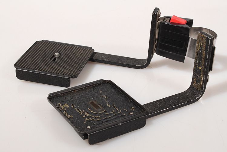 QUICK RELEASE FLASH BRACKET W/ EXTRA BRACKET