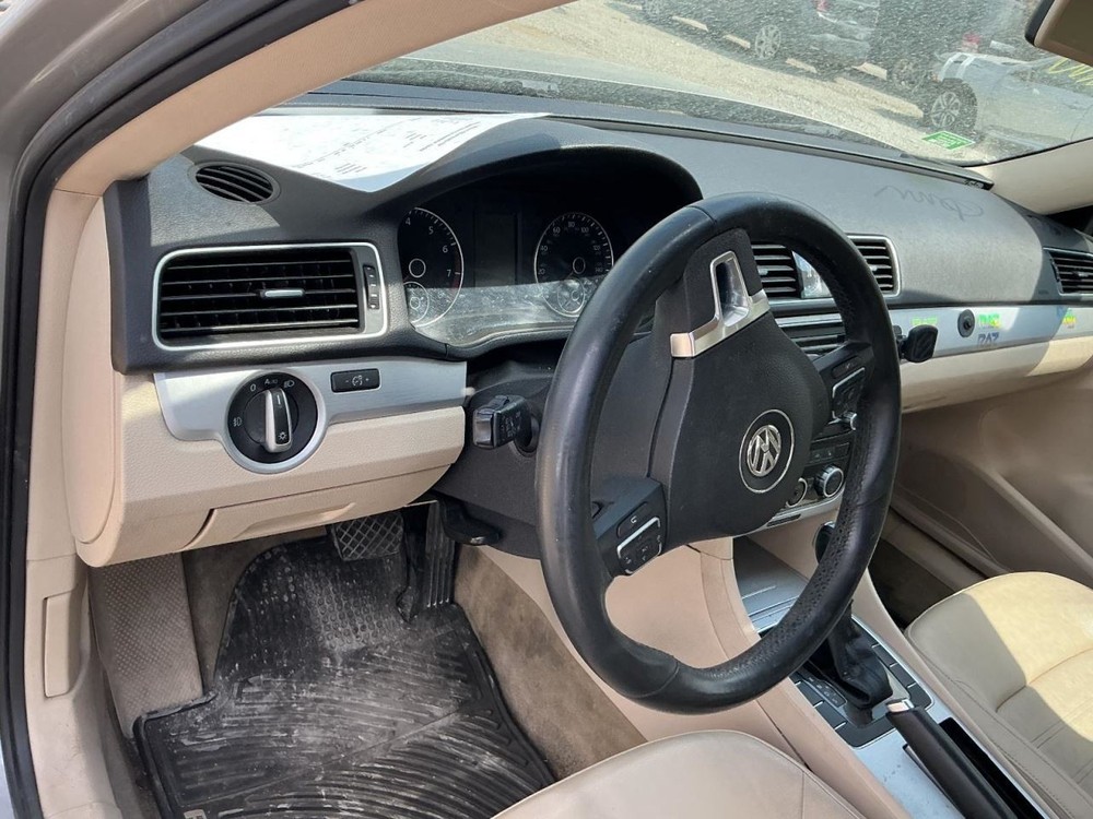 PASSAT 2012 Glove Box 5022168