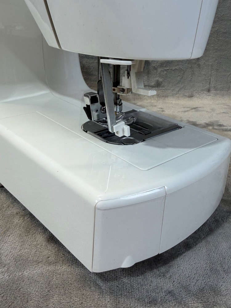 Singer Inspiration 4206 Sewing Machine 28-Stitch Auto *MISSING BOBBIN HOLDER*