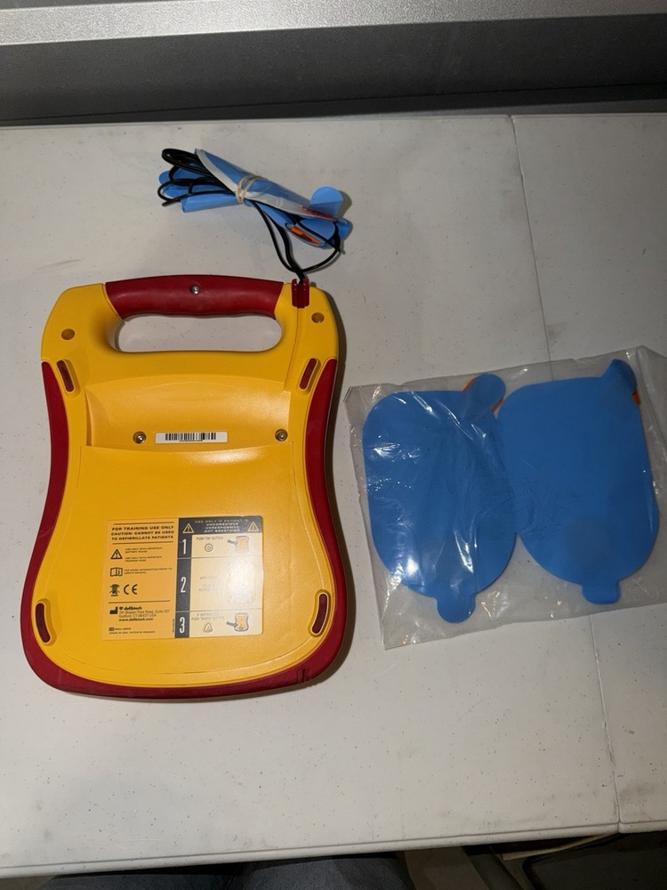 Defibtech Lifeline AED - Powers On, Unopened Pads, Talks!