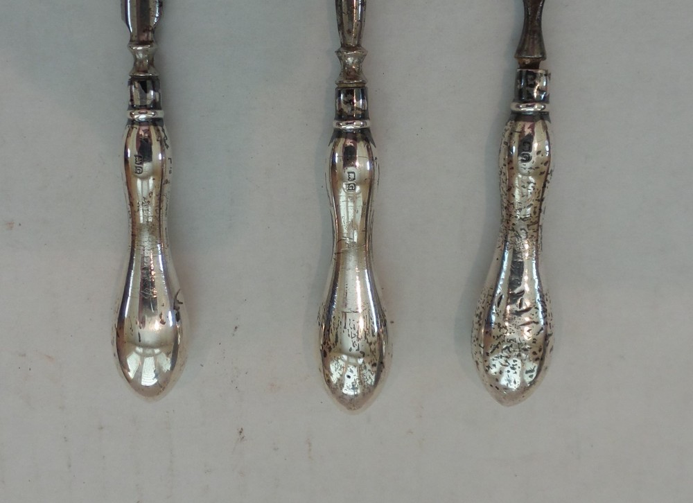 ENGLISH HALLMARKED STERLING SILVER NAIL TOOL ACCESSORY STAND