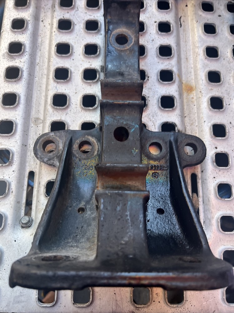 FREIGHTLINER CASCADIA 125  CAB MOUNTBRACKET 1858937-012