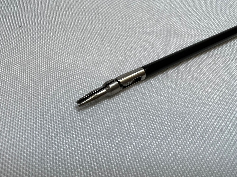 Laparoscopic Straight Dissecting Forceps, Double Action Serrated Jaws