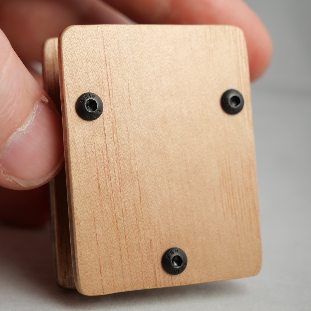 madMidiMini Compact Midi Controller with 2 Note Buttons 2 Potentiometers and LED