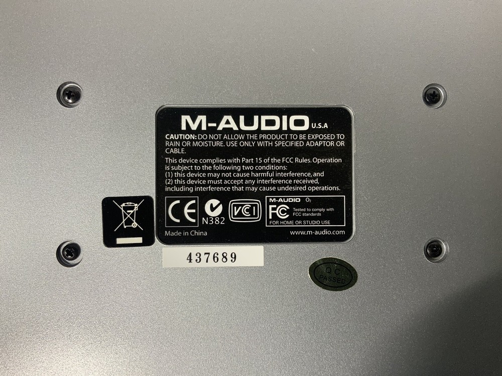 M-Audio O2 Keyboard USB MIDI Controller - Power Up Tested, No USB Cable