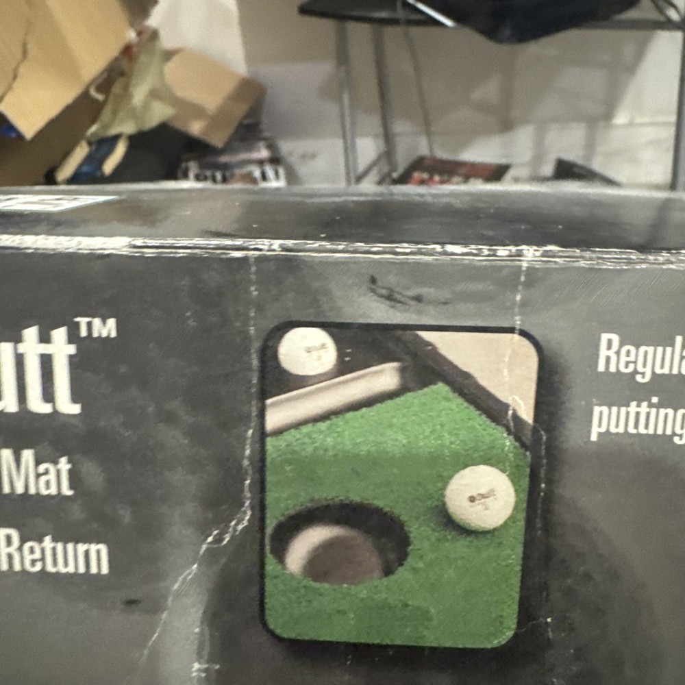 Wilson Auto-Putt practice 8FT putting mat with an automatic ball return feature