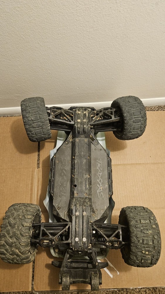 Traxxas Maxx Roller/slider