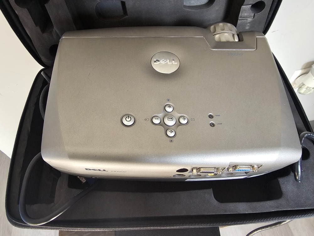 Dell 2300MP DLP Projector with Cables, Remote, and Case