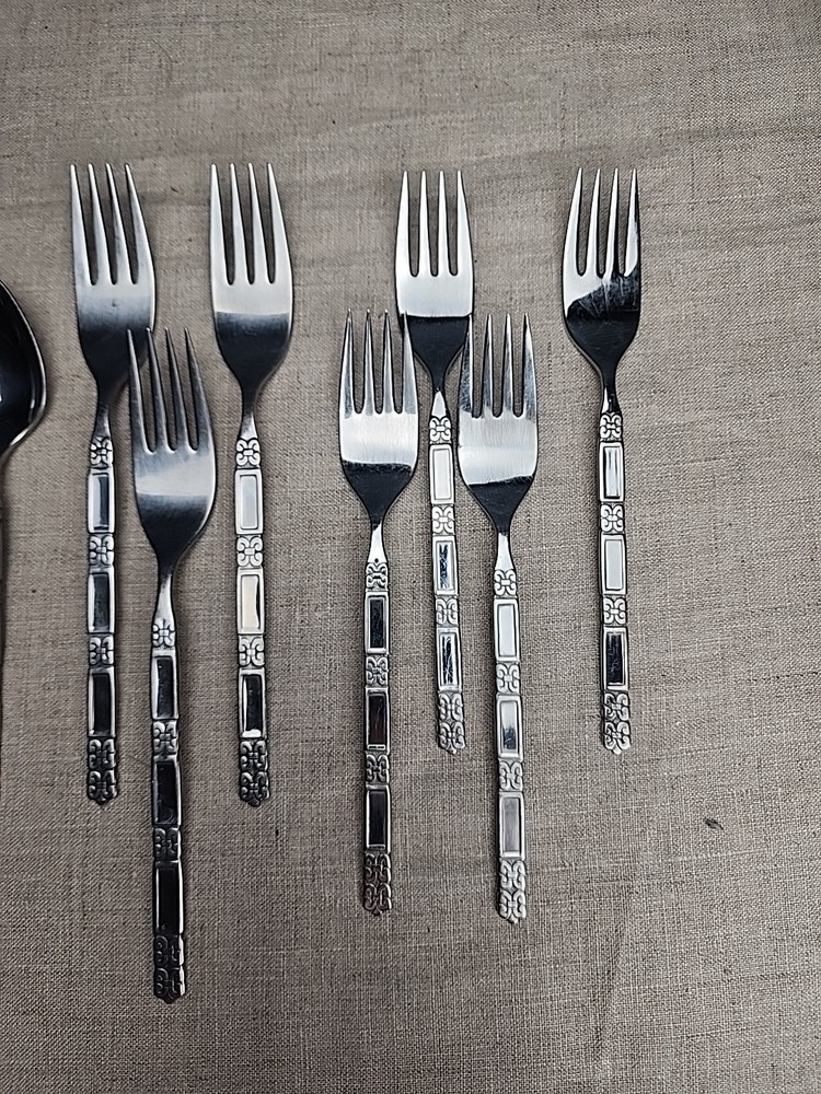 19 Piece Oneida Community Madeid NO Black Stainless Flatware