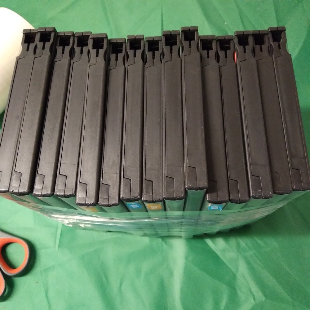 28 Authentic Blockbuster Empty Standard Single Disc DVD Replacement Cases + 2