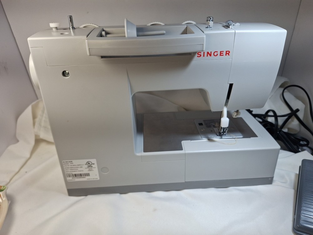 Singer Heavy Duty 44S Sewing Machine Pristine Condition, Barely Used Machine