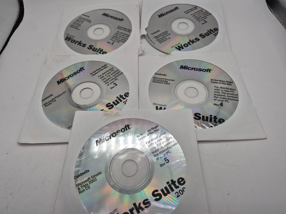 Microsoft works suite 2003-5 discs-pre owned