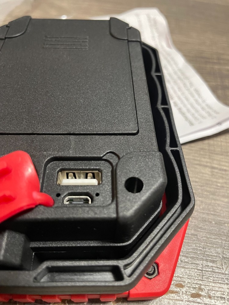 SmartGear USB Power Bank LED Worklight READ