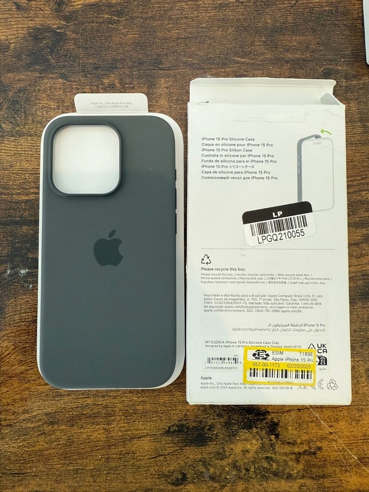 Apple Magsafe Silicone case for iPhone 15 pro - Authentic Apple Case - Open Box