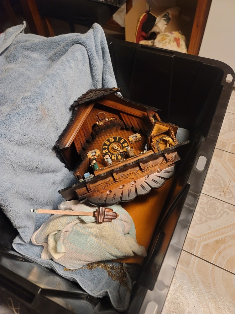 VINTAGE GERMANY Black Forest CUCKOO CLOCK