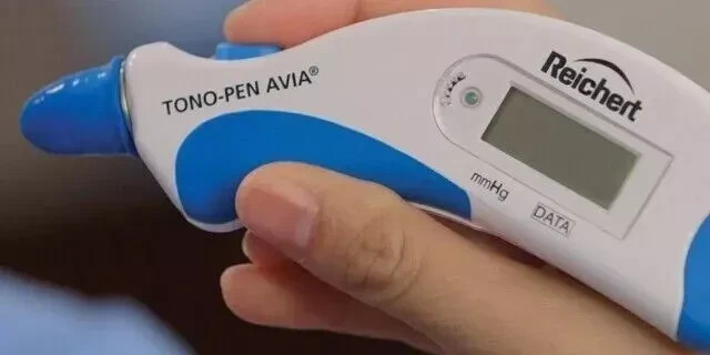 BRAND NEW Reichert Avia Tono-pen Applanation Tonometer with Case with KIT