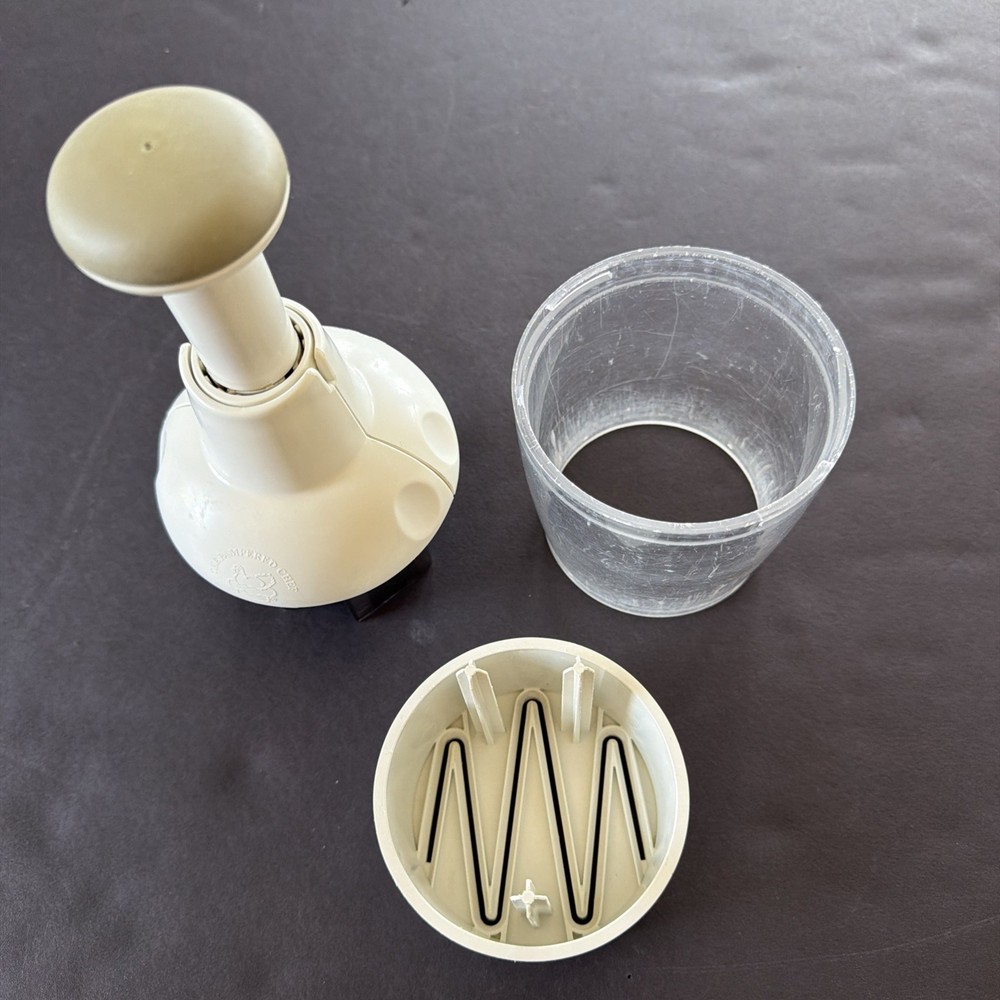 Pampered Chef #2585 Push Function Food Chopper White no Bottom Lid