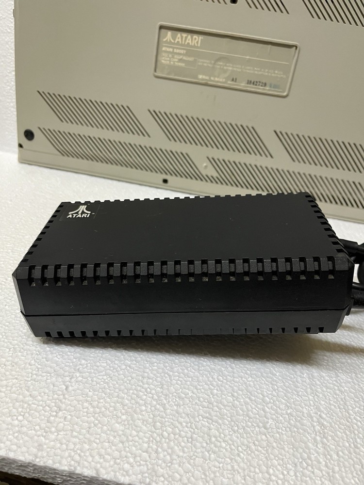atari 520 st computer & Power Supply Powers On