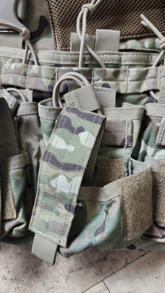 Condor Multicam Tacitcal Chest Rig W/ Pouches/hydration Bladder Insert