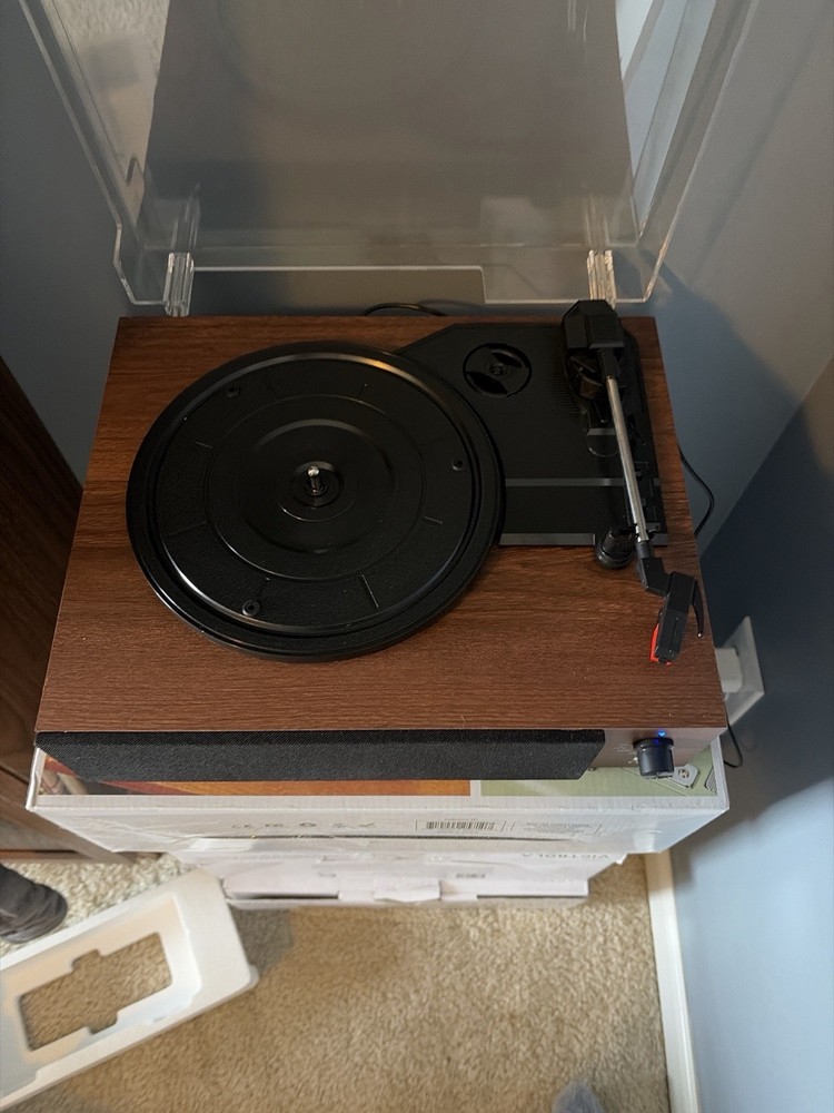 Core Innovations CRTT300 Bluetooth Record Player Turntable – Powers On – Skips