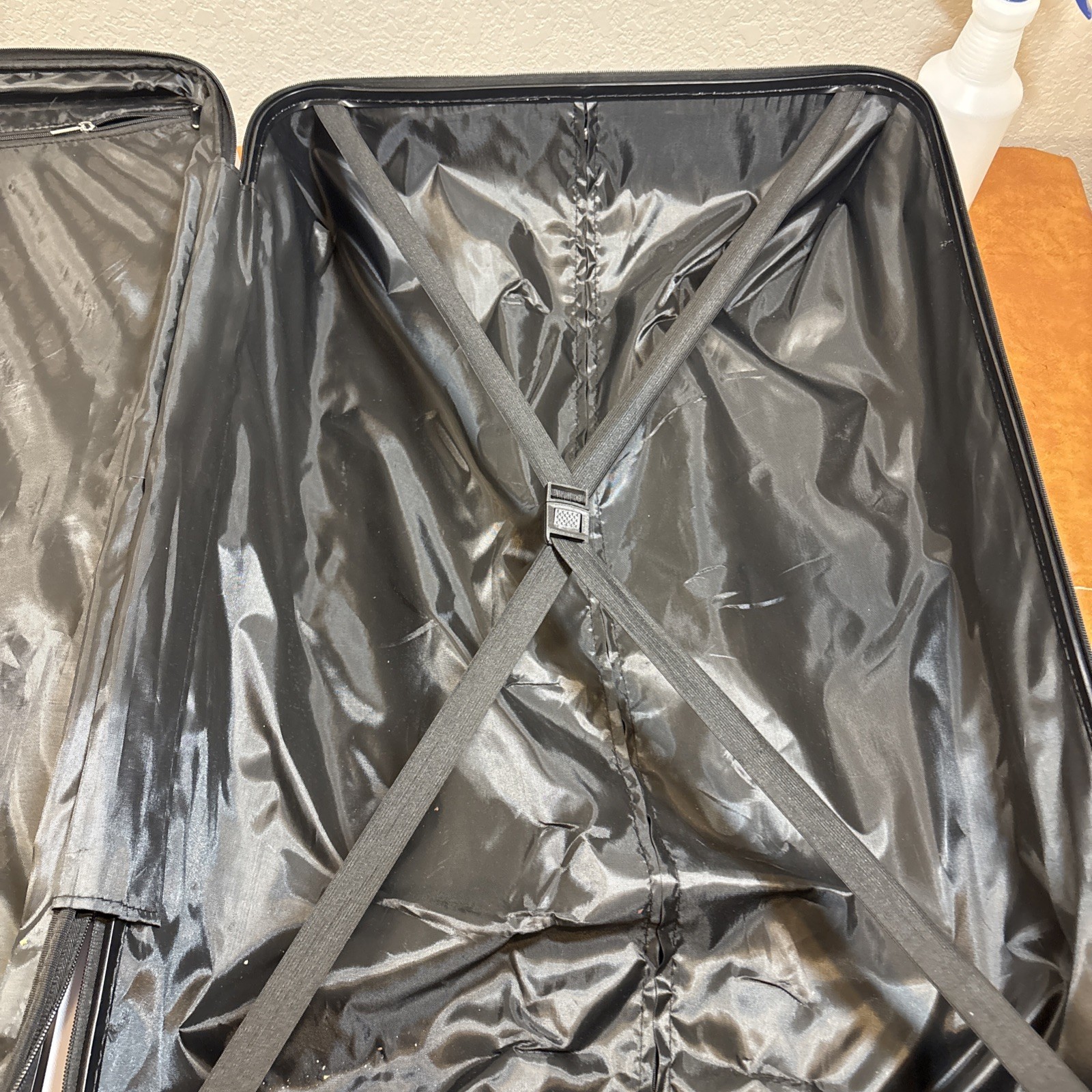 White Mountain Large Travel Luggage34x21x13. White Hard Case.