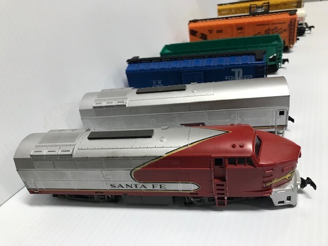 Used Model Power 8 Piece HO Train Set with Track & Power Controller