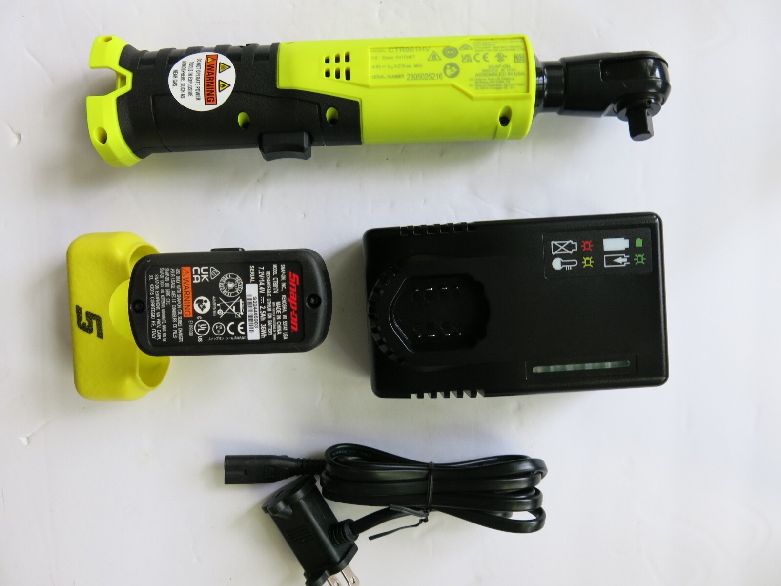 Snap On Tools 14.4v 3/8 Brushless Cordless Ratchet CTR861 with Battery & Charger