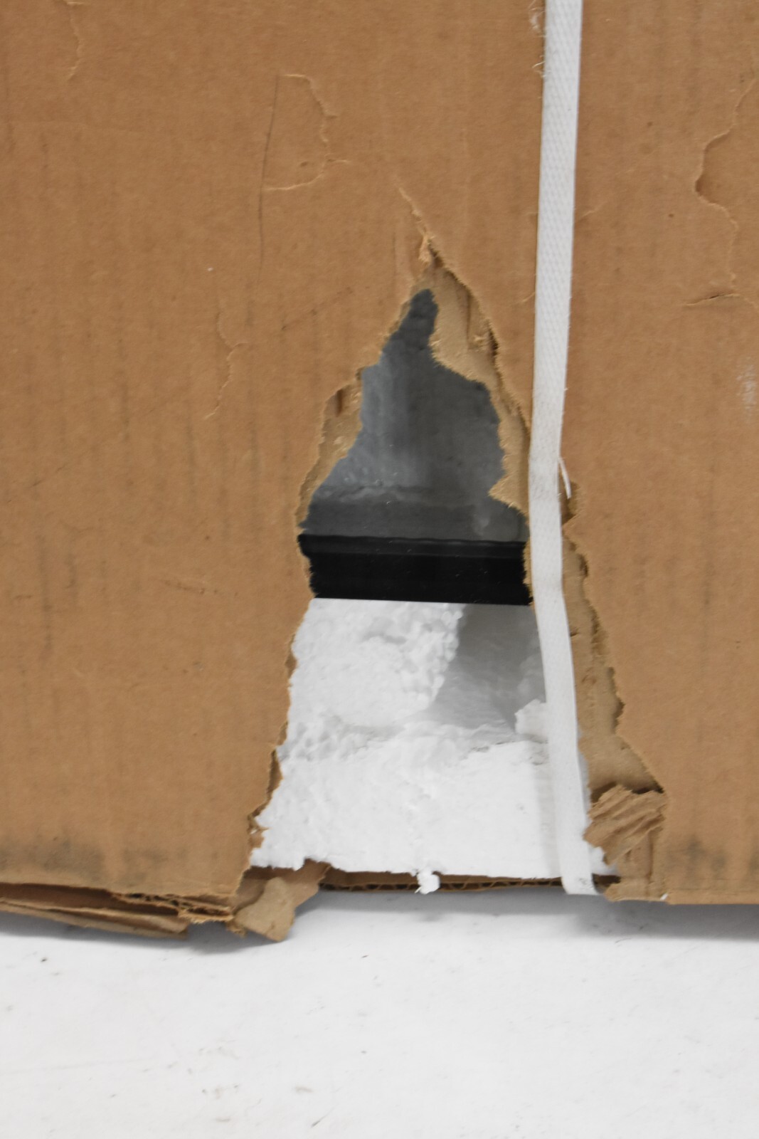 International Truck & Engine Corp Genuine OEM Insulated Glass 16V INT 2203473C1