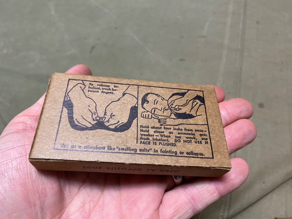 ORIGINAL WWII US ARMY MEDIC MEDICAL AMMONIA INHALANTS SOLUTION