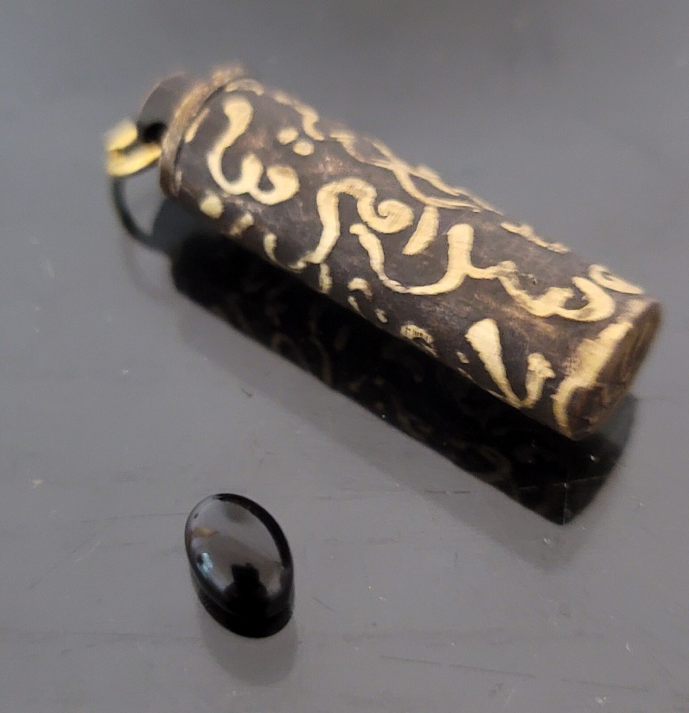 الخرزة الحية الملك الروحانية الاصلي قطعه واحدة بالضمان الفيديو على sufi magic