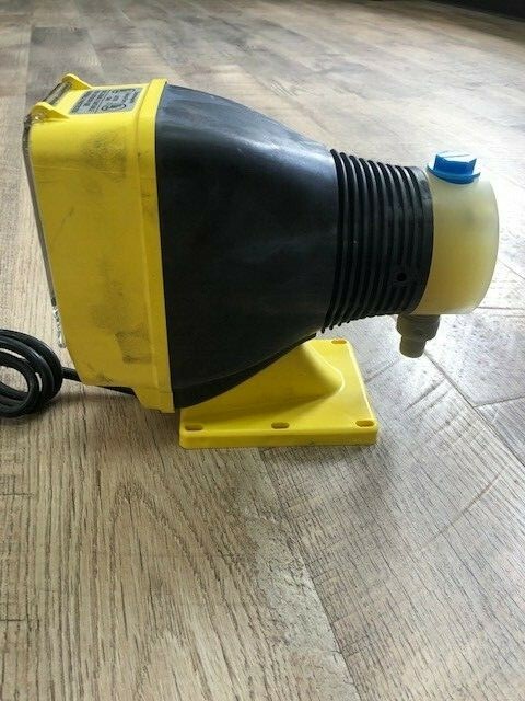 LMI MILTON ROY ELECTROMAGNETIC DOSING PUMP AA151-85HV