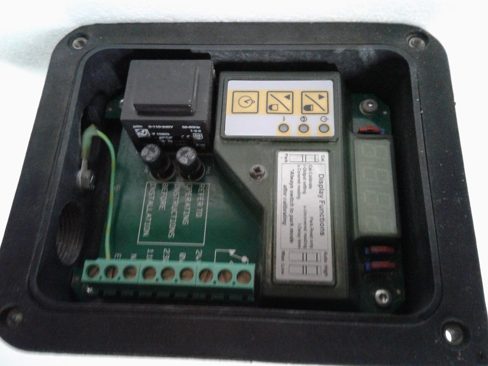 4B Components ATS7V0FC-300 Auto Calibrating Level Control - as Pictured