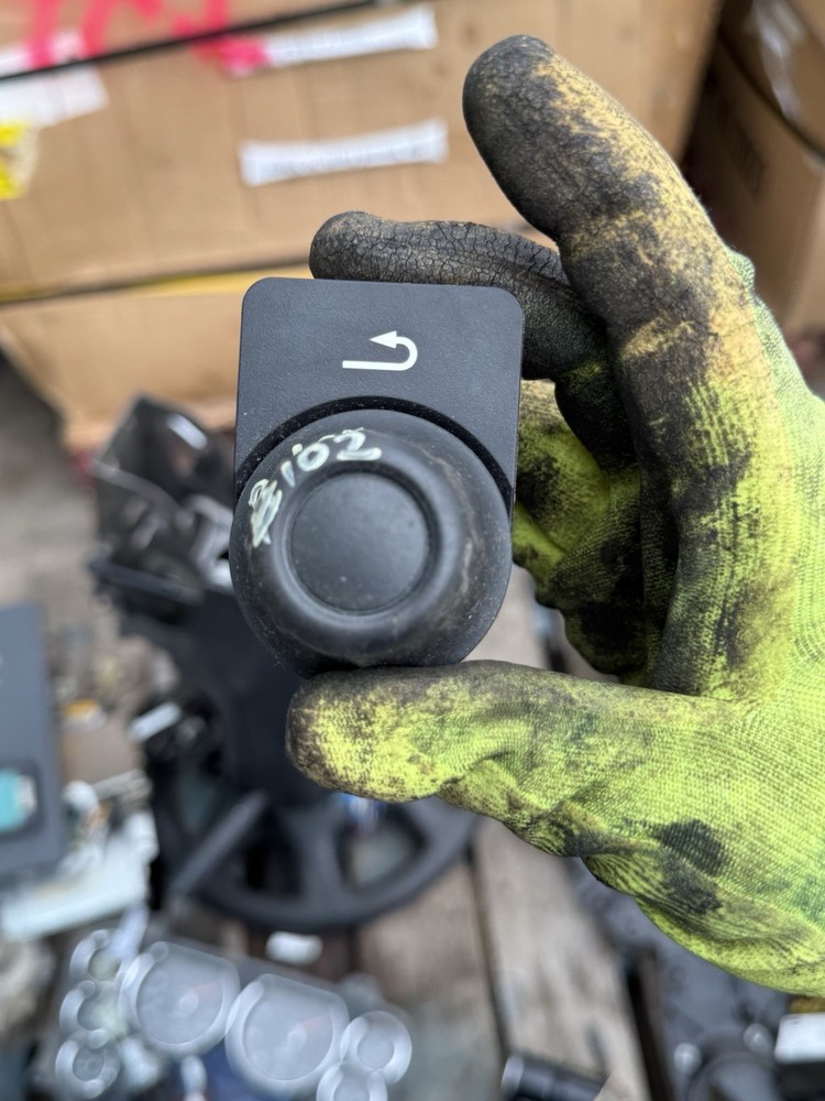 PACCAR MENU CONTROL SWITCH Q27 1012 202