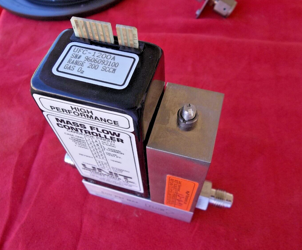 UNIT Model UFC-1200A mass flow controller 9 21 4e