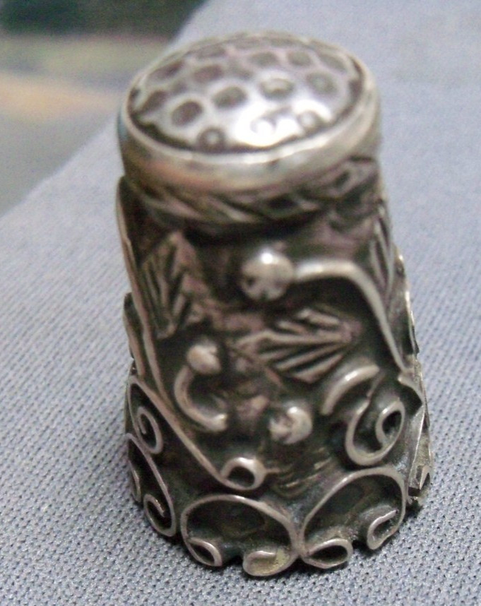 VINTAGE STERLING SILVER THIMBLE