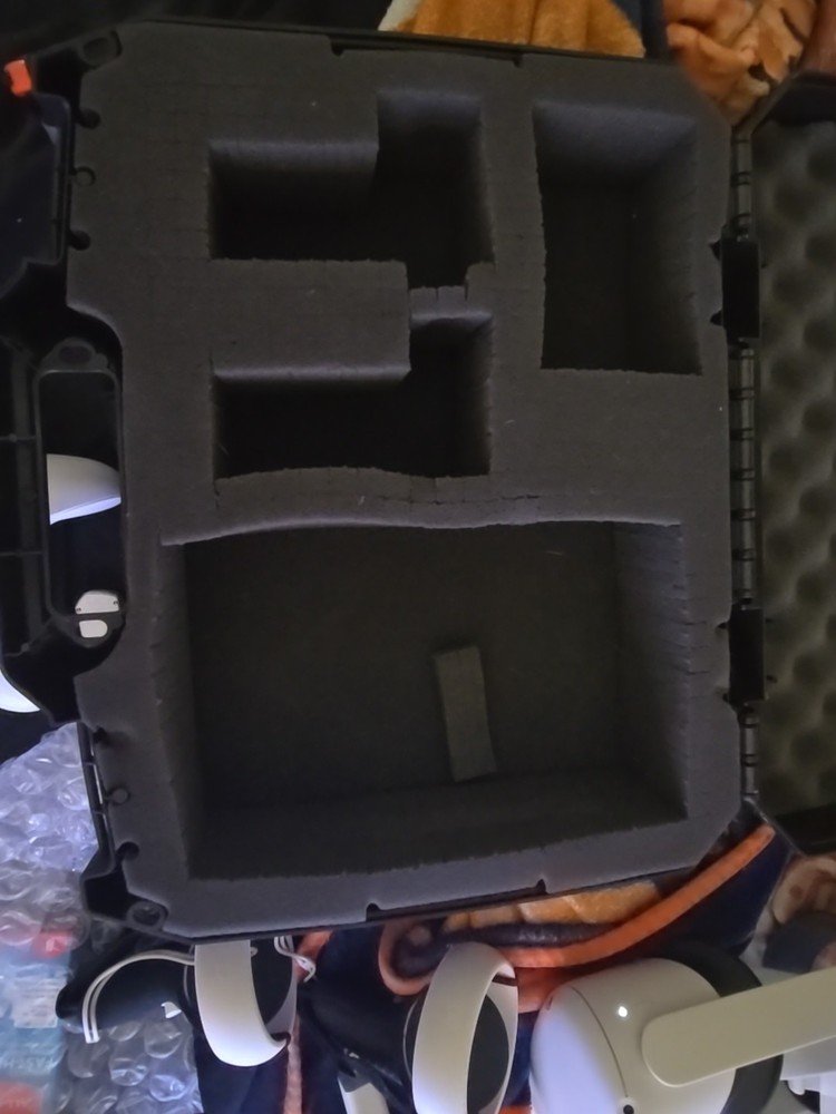 Meta Quest 2 VR Headset 2 controllers Case 256GB Excellent Condition With Extras