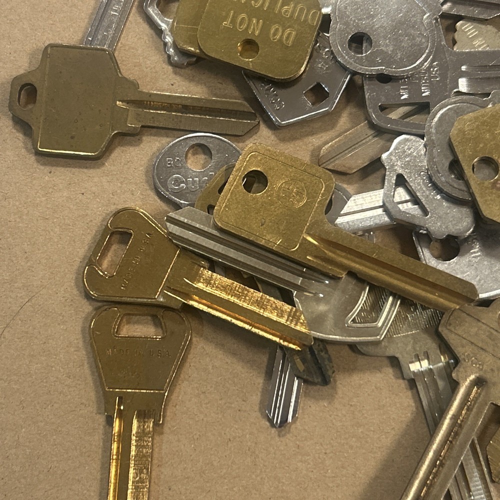 74 Vintage Mixed Uncut Key lot