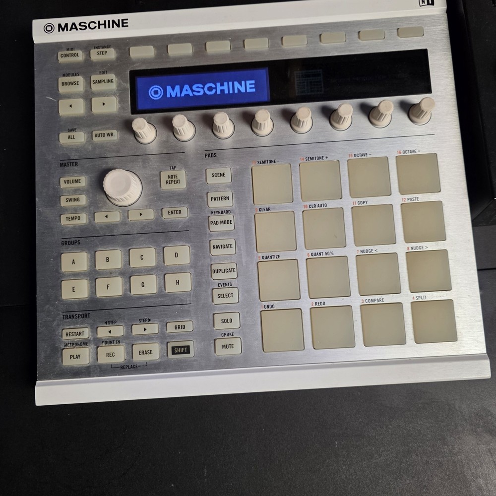 Native Instruments MASCHINE MK2  *NO Software * Works * LED Screen  Problem*
