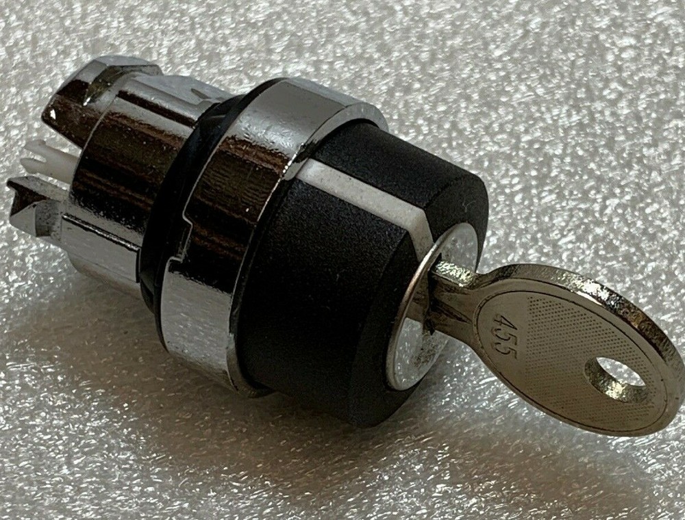 Schneider ZB4 3 Position Key Switch Head Spring Return ZB4BG7 NOS