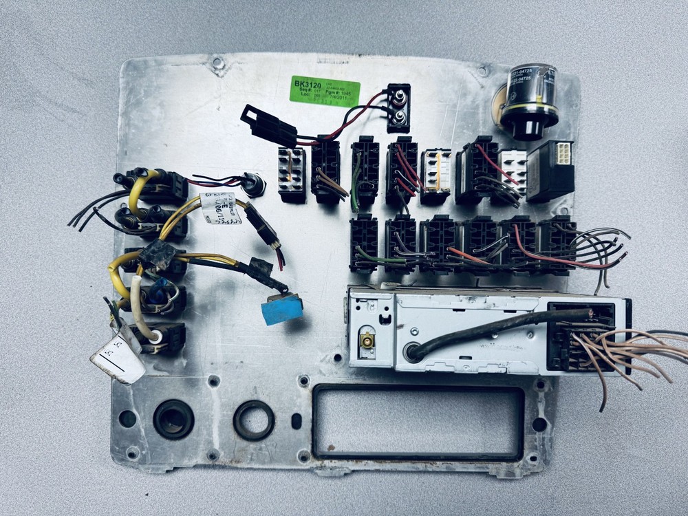 Freightliner Coronado Dash Switch Panel P/N 22-64402-000