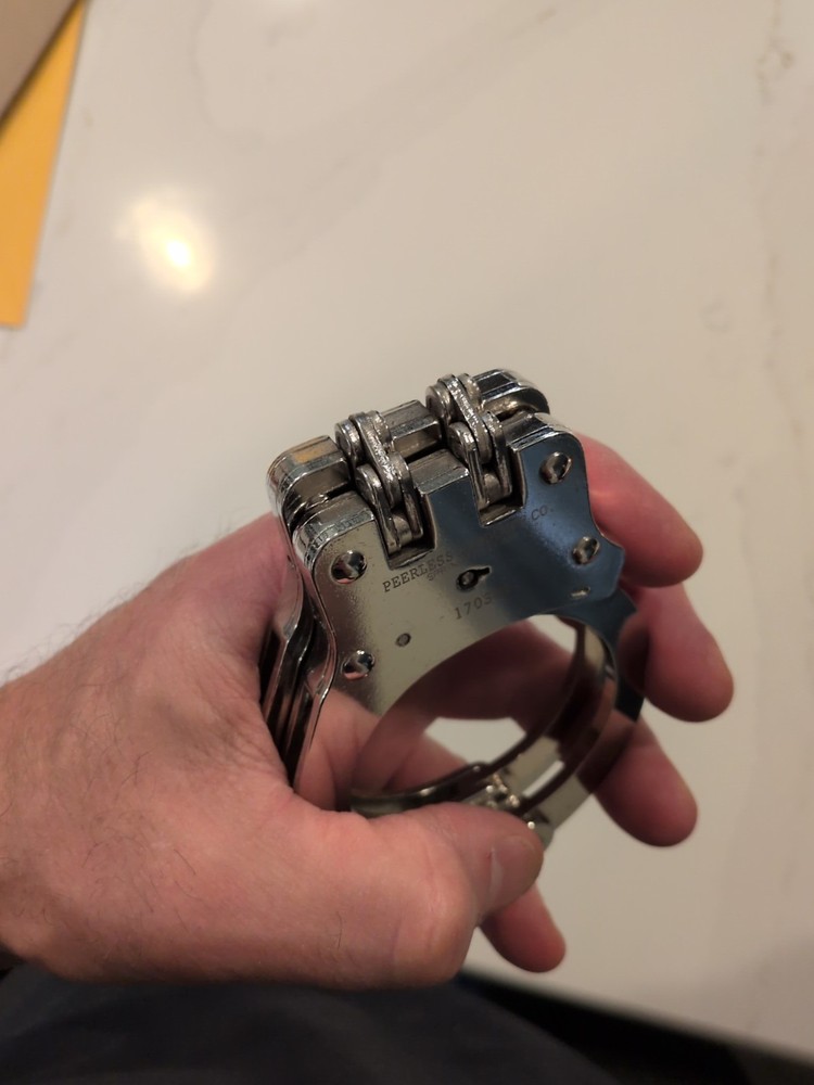 Handcuffs, Hinged