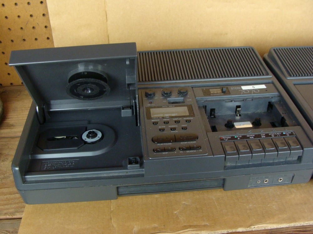 EIKI Tape Recorder/CD Player Model: 7070A