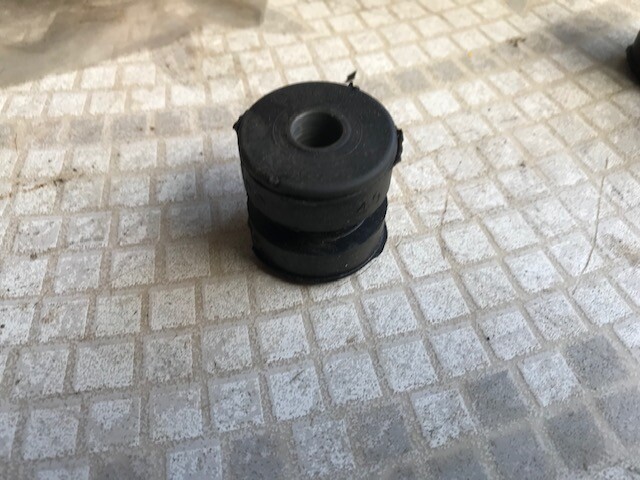 52086162 ISOLATOR, CAB