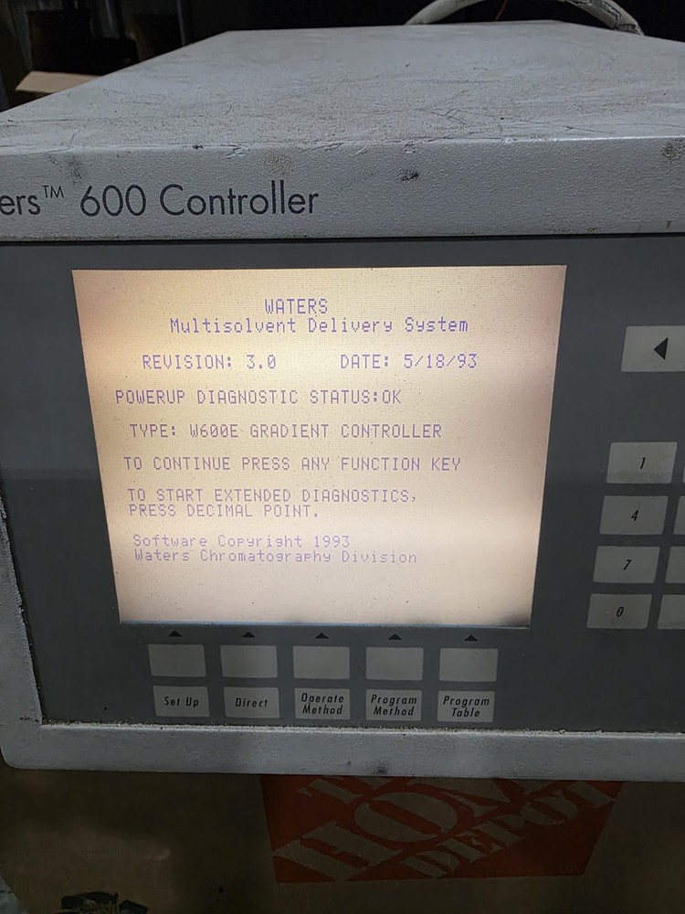 Waters 600 HPLC Multisolvent Delivery System Controller - Powers On