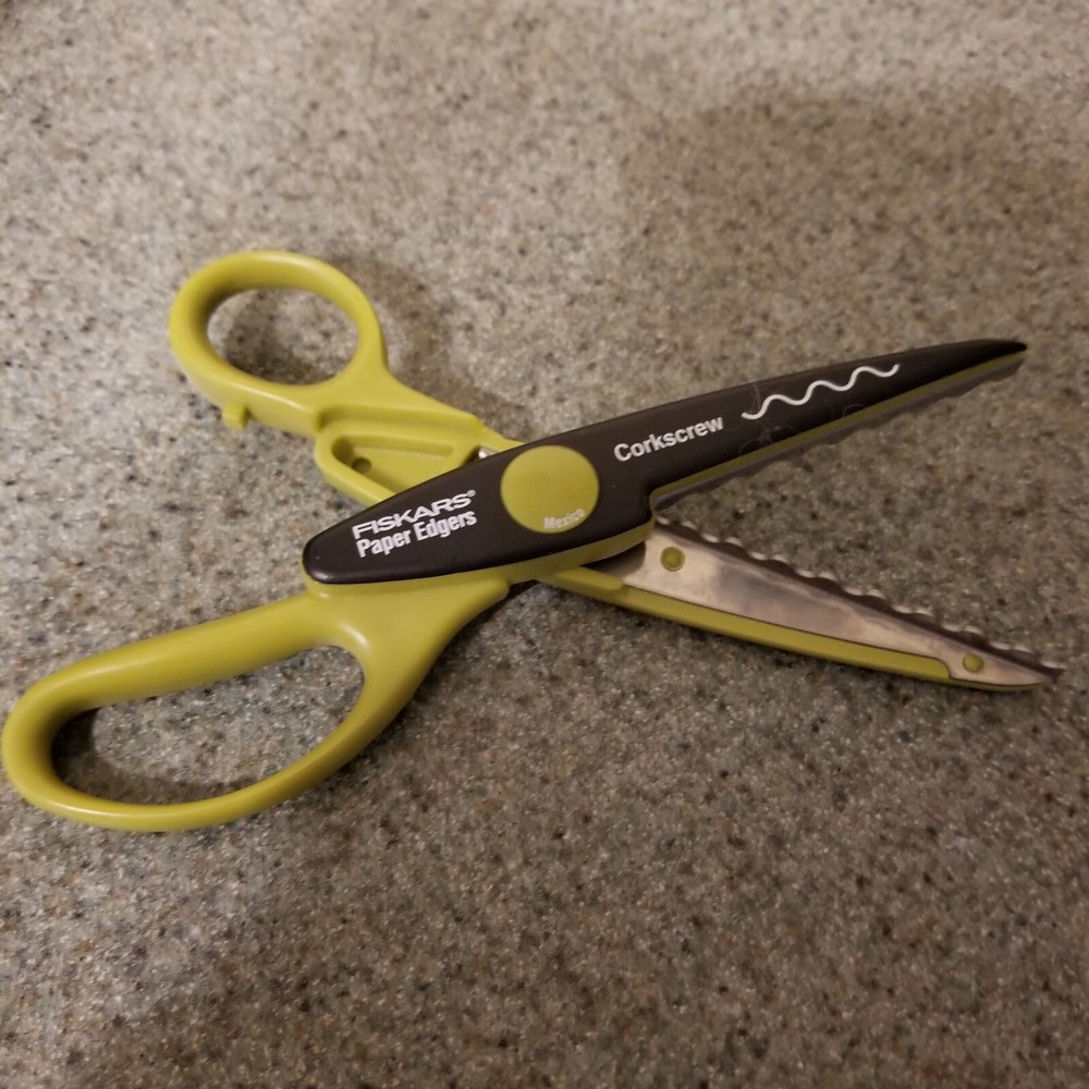 Fiskars Crafting Scissors- Paper Edgers- 6-1/2 Inch - Corkscrew